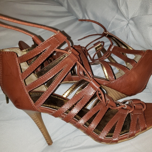Women's shoes - Picture 1 of 3